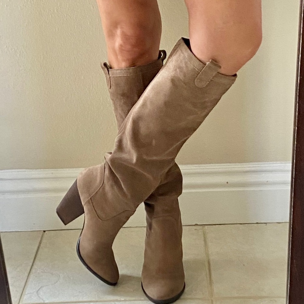 Tall suede boots~size 9 - Vince camuto~tan